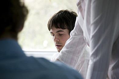 《液体深渊》Steam上线 手绘风悬疑冒险